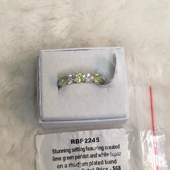 Bomb Party Green Peridot & White Topaz Ring size 9 - Picture 6 of 6